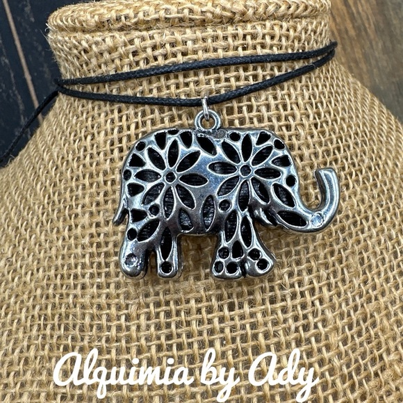 Huge elephant black cord statement necklace - Picture 1 of 1